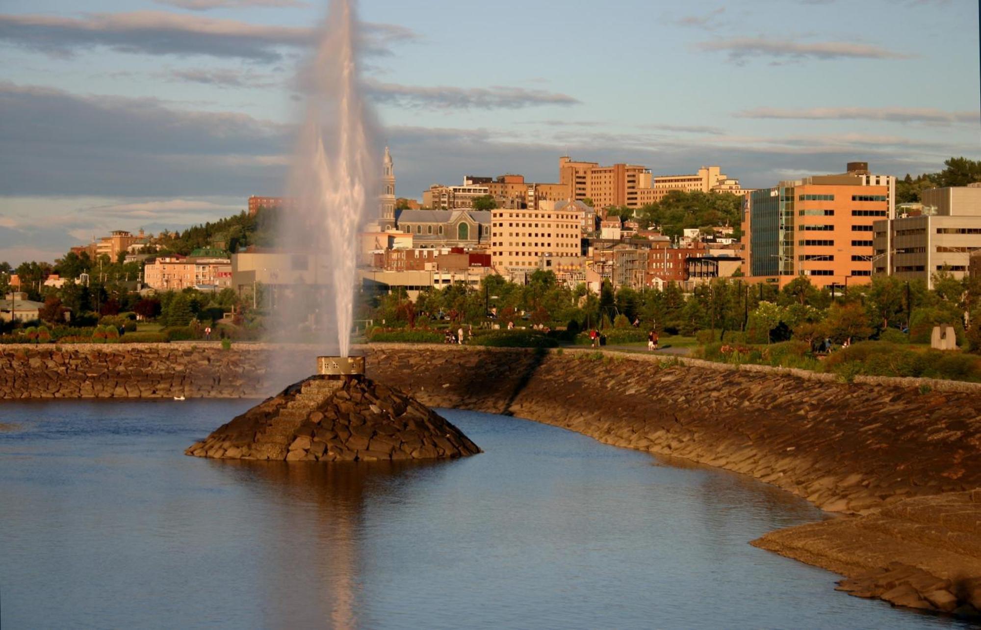 La Saguenéenne - Hôtel et Centre de Congrès Chicoutimi Exterior foto