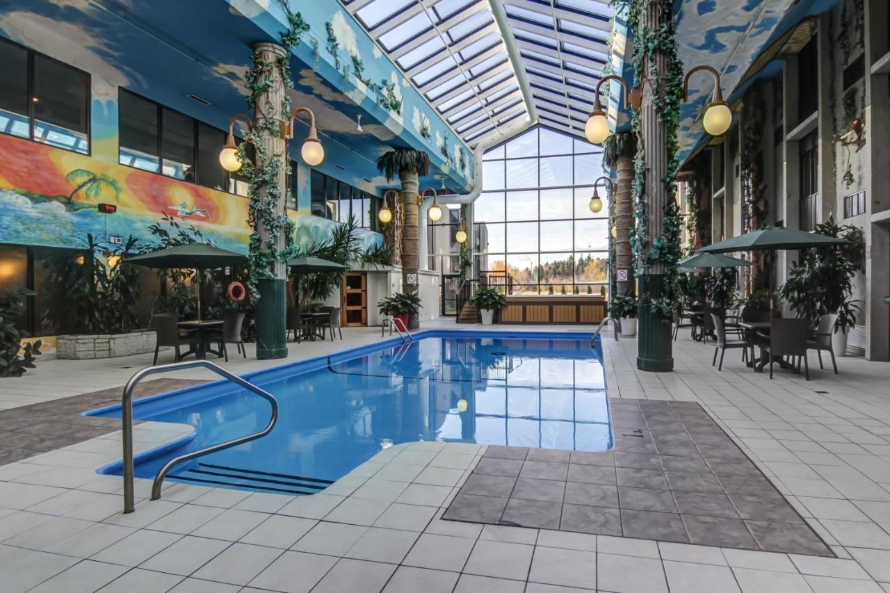 La Saguenéenne - Hôtel et Centre de Congrès Chicoutimi Exterior foto